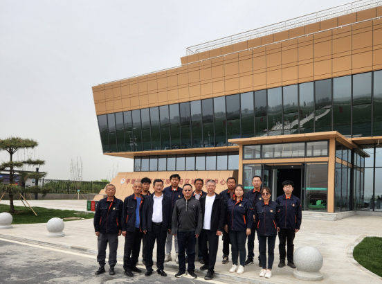 集团公司向导深入施工一线检查事情，，，加入平原树模区组织召开的工程项目座谈会