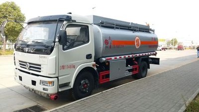 亿万先生MR油罐车9吨